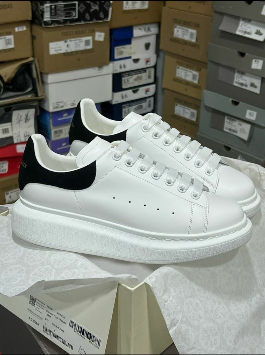 alexander-mcqueen-shoes-liquidation-pallets